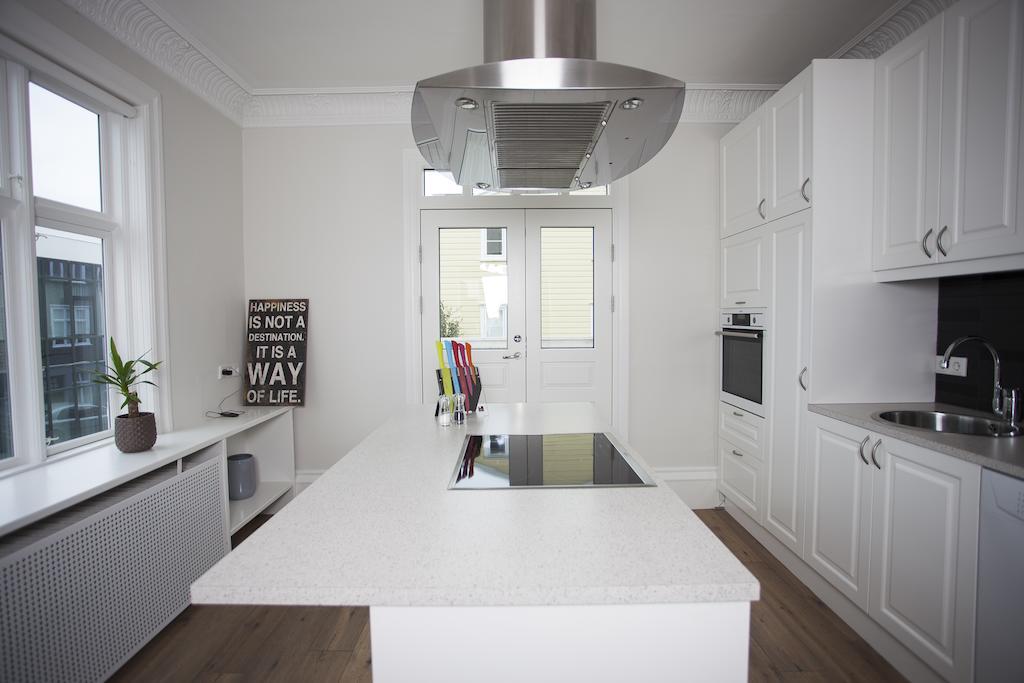 Ambassade Apartment *